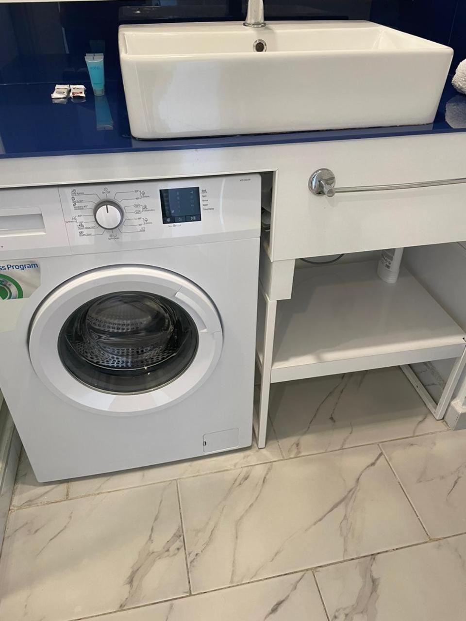 Orbi Сity Sunny Apartments High Floor Batumi Esterno foto