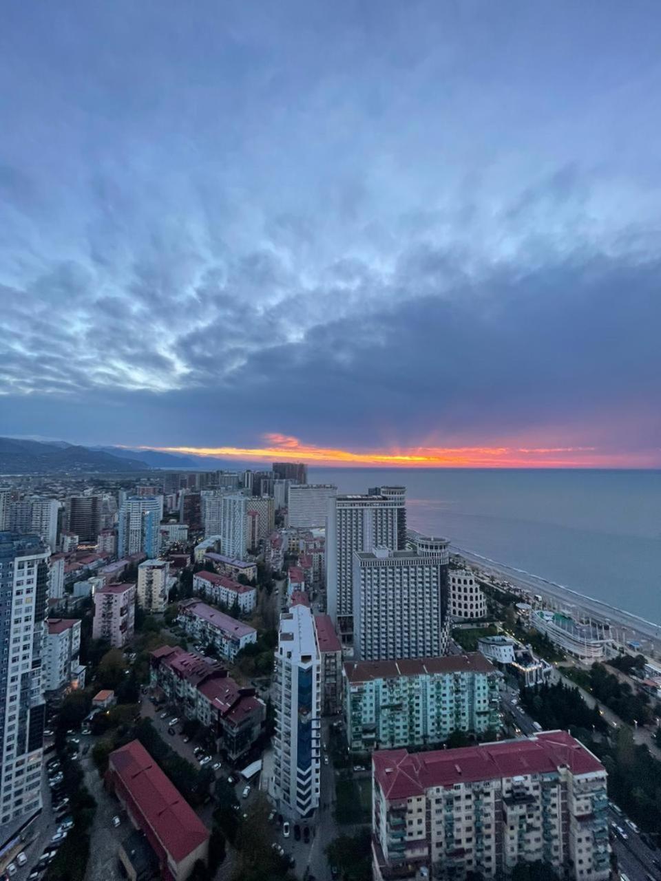 Orbi Сity Sunny Apartments High Floor Batumi Esterno foto